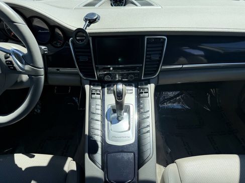Used 2013 Porsche Panamera RWD image 18