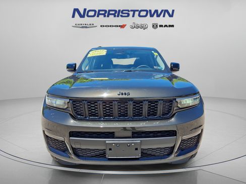 Certified 2023 Jeep Grand Cherokee L Limited w/ Black Appearance Package AWD/4WD image 2