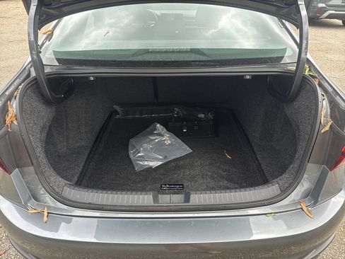 Certified 2025 Volkswagen Jetta Sport FWD image 8