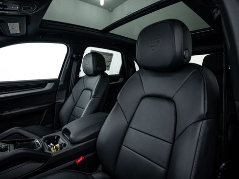 Certified 2025 Porsche Cayenne image 22