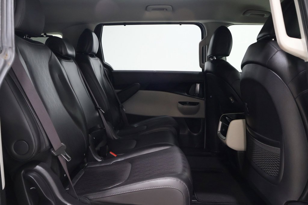 Used 2023 Kia Carnival EX FWD image 31