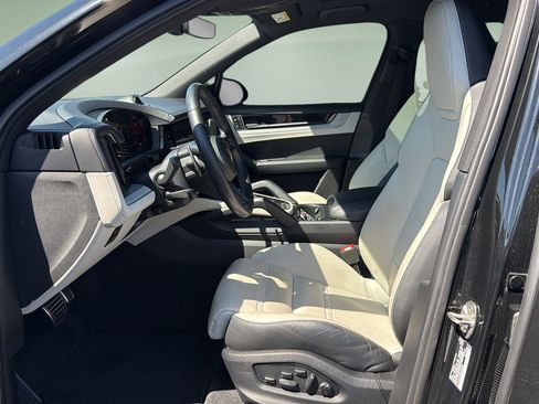 Used 2024 Porsche Cayenne S AWD/4WD image 18