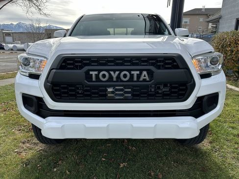 Used 2022 Toyota Tacoma SR AWD/4WD image 14