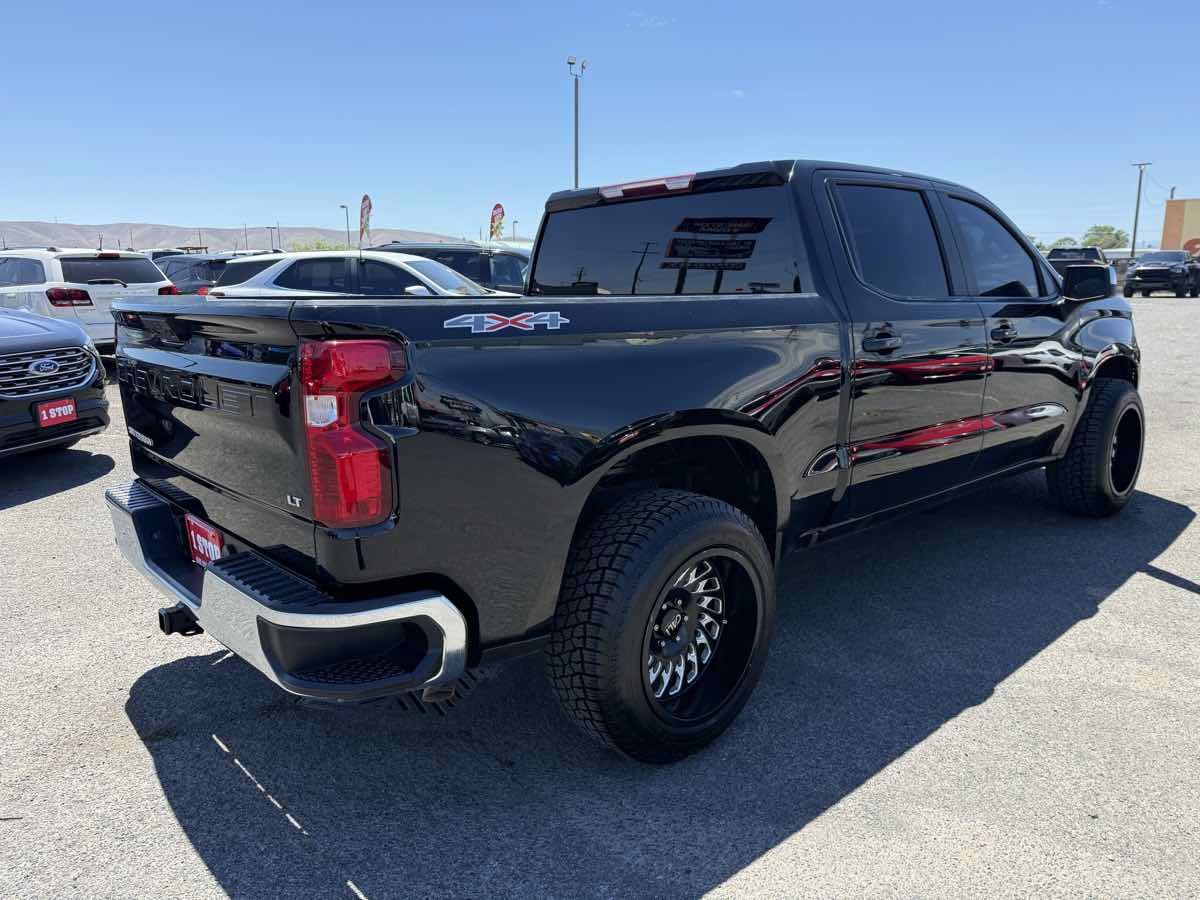 Used 2022 Chevrolet Silverado 1500 LT AWD/4WD image 5