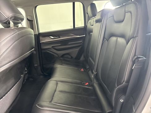 Used 2023 Jeep Grand Cherokee Limited image 21