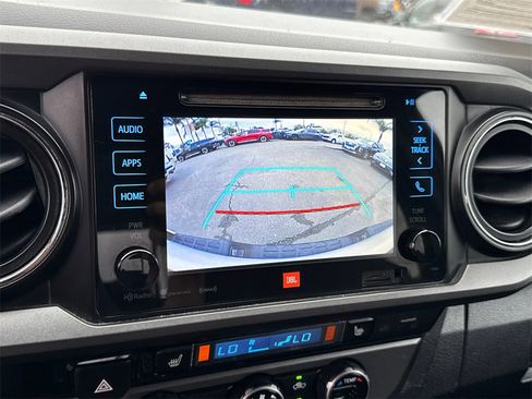 Used 2017 Toyota Tacoma TRD Off-Road image 29