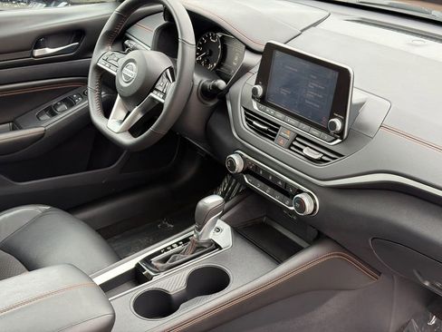 Used 2021 Nissan Altima 2.5 SR w/ SR Premium Package image 9