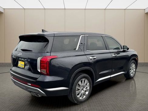 Used 2023 Hyundai Palisade SE w/ Cargo Package FWD image 4