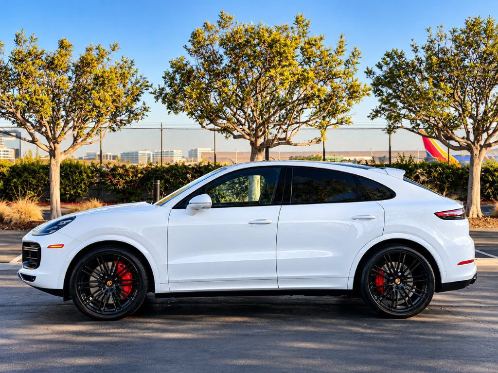 Used 2023 Porsche Cayenne Turbo AWD/4WD image 7