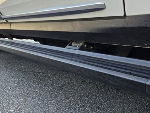 Used 2022 Cadillac Escalade ESV Premium Luxury w/ Performance Package image 9