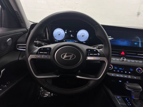 Used 2025 Hyundai Elantra SEL FWD image 15