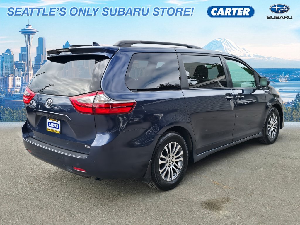 Used 2020 Toyota Sienna XLE w/ XLE Navigation Package FWD image 3