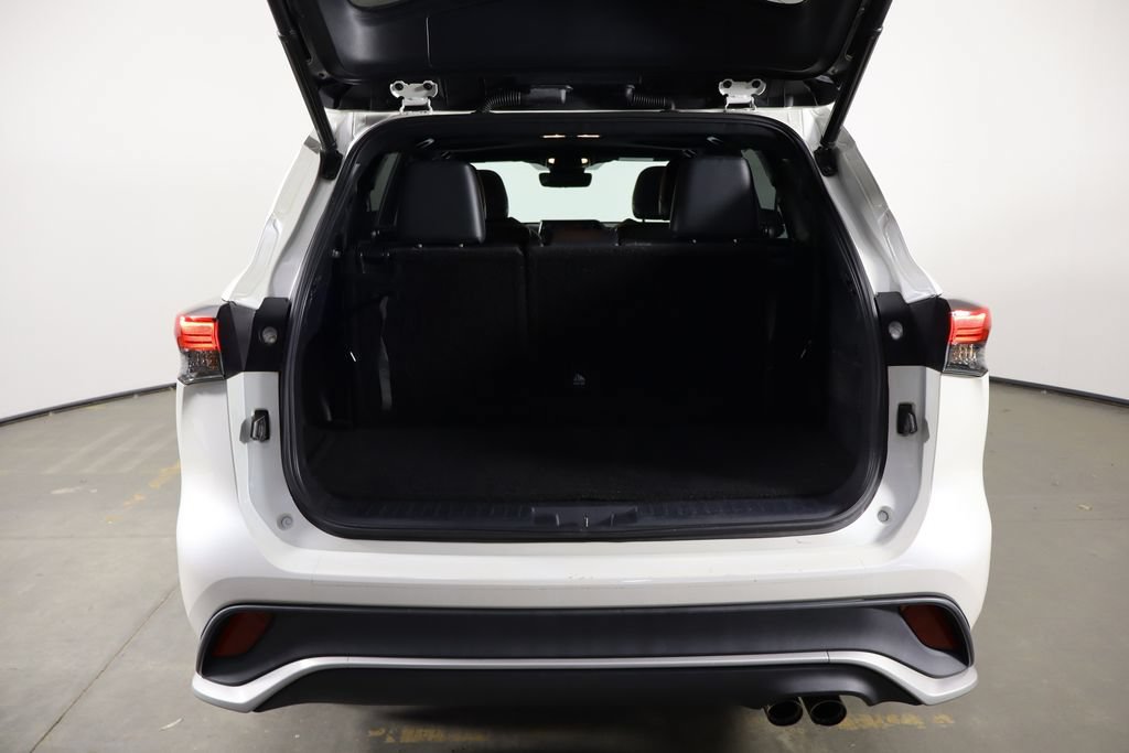 Used 2021 Toyota Highlander XSE AWD/4WD image 11