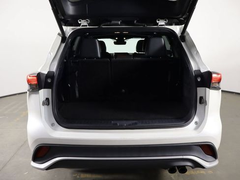 Used 2021 Toyota Highlander XSE AWD/4WD image 11
