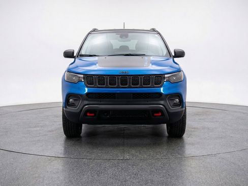 Used 2025 Jeep Compass Trailhawk image 2