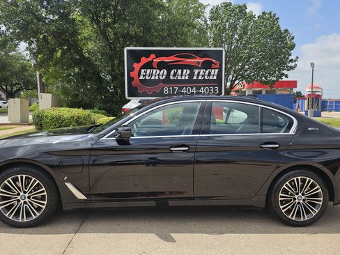 Used 2018 BMW 530e w/ Premium Package 2 image 2