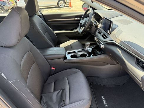 Used 2023 Nissan Altima 2.5 SV FWD image 14