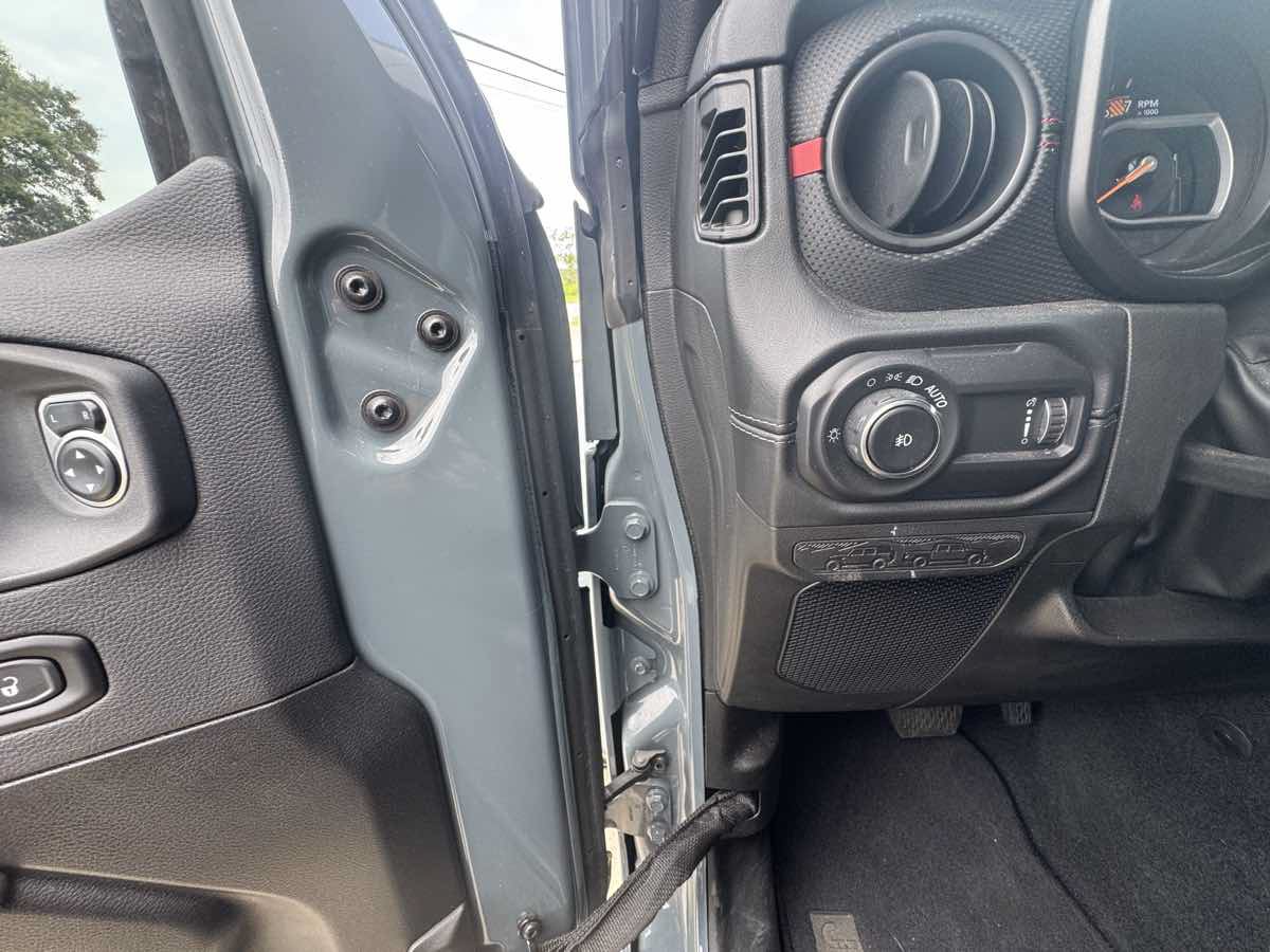 Used 2024 Jeep Wrangler Unlimited Rubicon AWD/4WD image 13