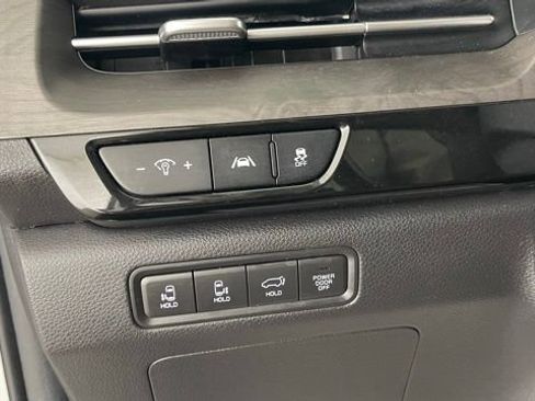 Used 2024 Kia Carnival SX image 36