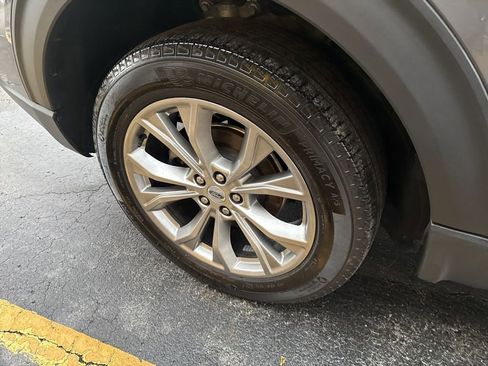 Used 2022 Ford Explorer XLT w/ Equipment Group 202A image 18