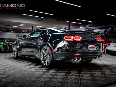 Used 2022 Chevrolet Camaro ZL1 RWD image 2