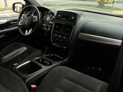 Used 2015 Dodge Grand Caravan SXT w/ Blacktop Package FWD image 23