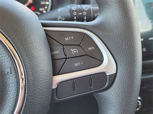 Used 2020 Jeep Renegade Sport w/ Sport Appearance Group image 18