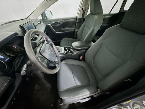 Used 2021 Toyota RAV4 LE image 13