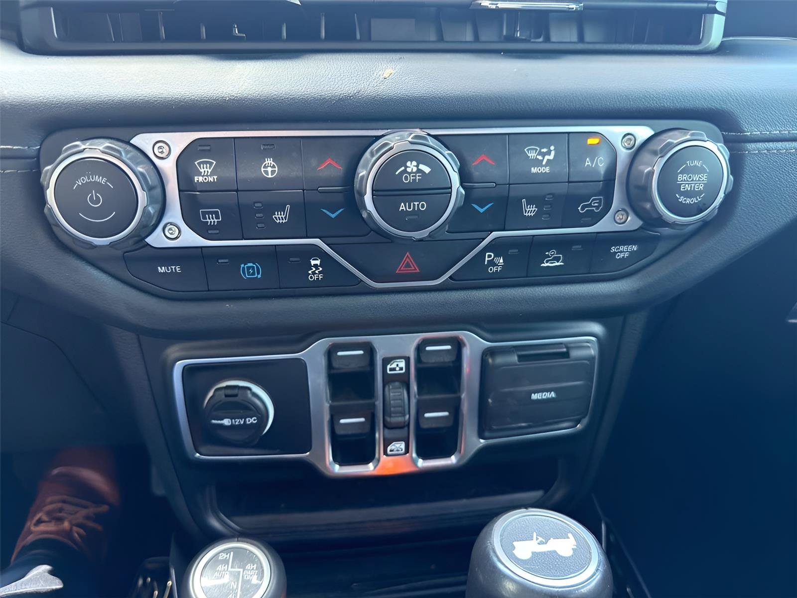 Used 2024 Jeep Wrangler High Altitude AWD/4WD image 28