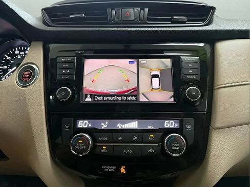 Used 2018 Nissan Rogue SV w/ Premium Package FWD image 20