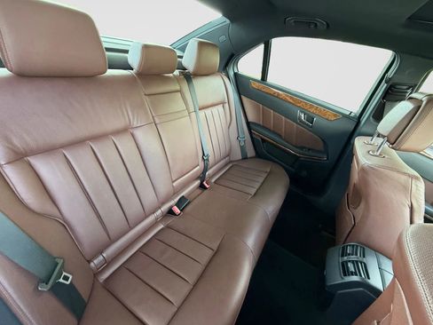 Used 2011 Mercedes-Benz E 550 4MATIC Sedan image 18