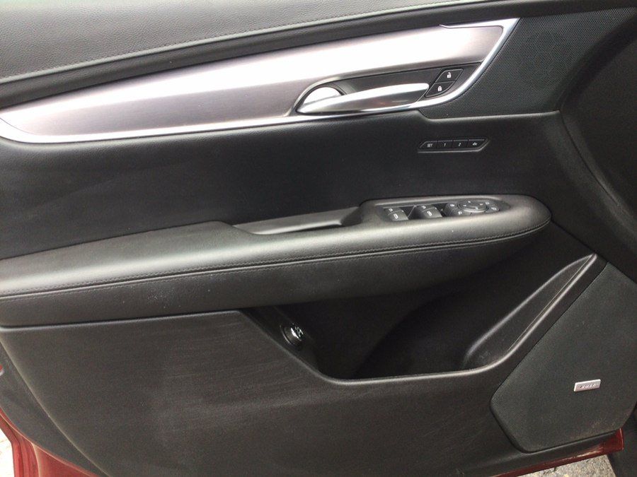 Used 2018 Cadillac XT5 Luxury w/ Driver Awareness Package AWD/4WD image 13
