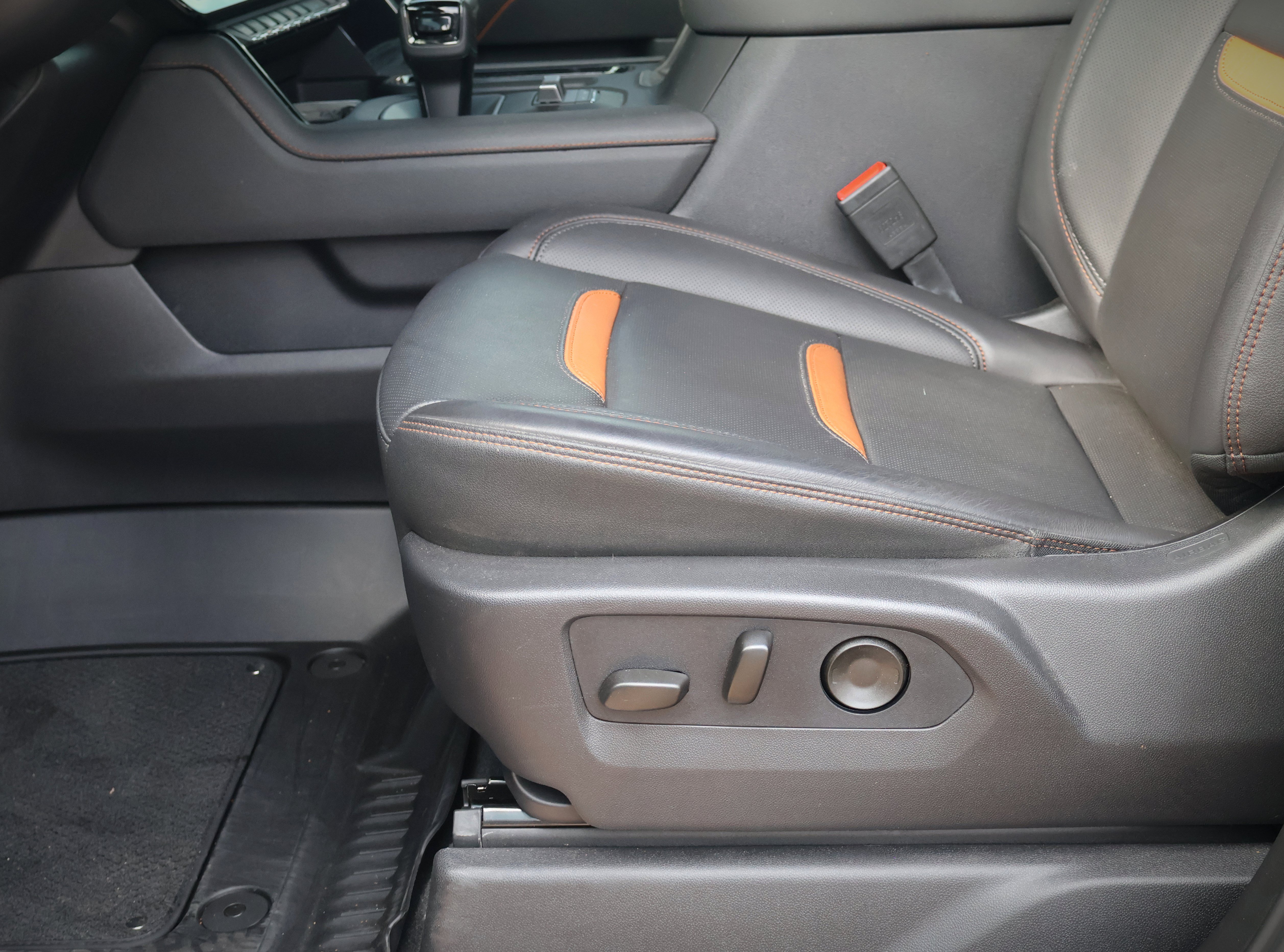 Used 2026 GMC Sierra 1500 AT4 w/ AT4 Premium Package AWD/4WD image 14