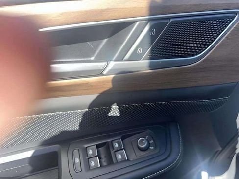 Used 2024 Volkswagen Atlas SE image 6