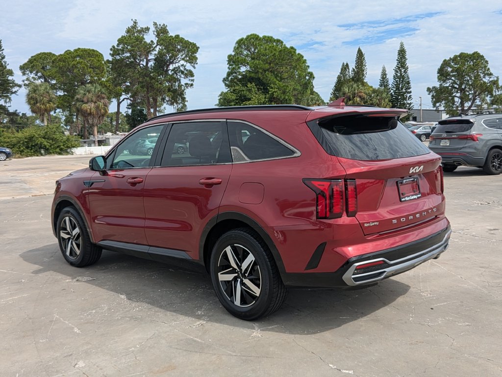 Used 2022 Kia Sorento S w/ Panoramic Sunroof Package FWD image 6
