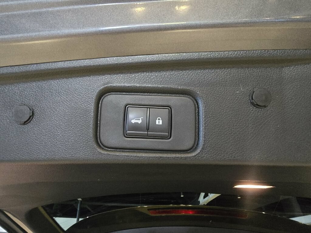 Used 2025 Nissan Pathfinder Platinum w/ Cargo Package AWD/4WD image 23