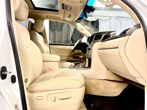 Used 2013 Lexus LX 570 4WD w/ Luxury Pkg image 24