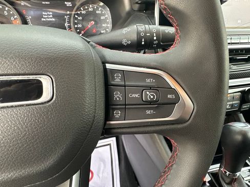 Used 2025 Jeep Compass Trailhawk AWD/4WD image 19