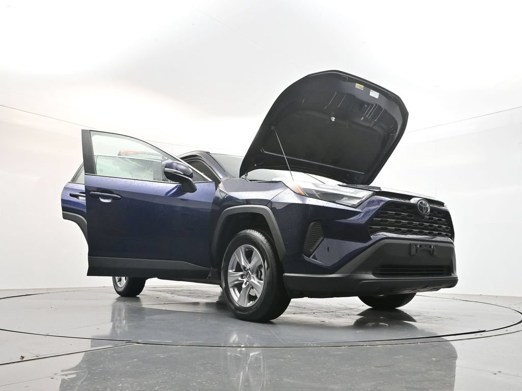 Used 2025 Toyota RAV4 XLE FWD image 40