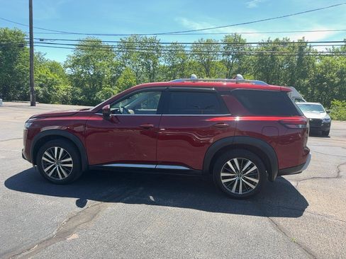 Used 2022 Nissan Pathfinder Platinum w/ Cargo Package AWD/4WD image 8