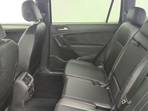 Used 2022 Volkswagen Tiguan SE R-Line image 19