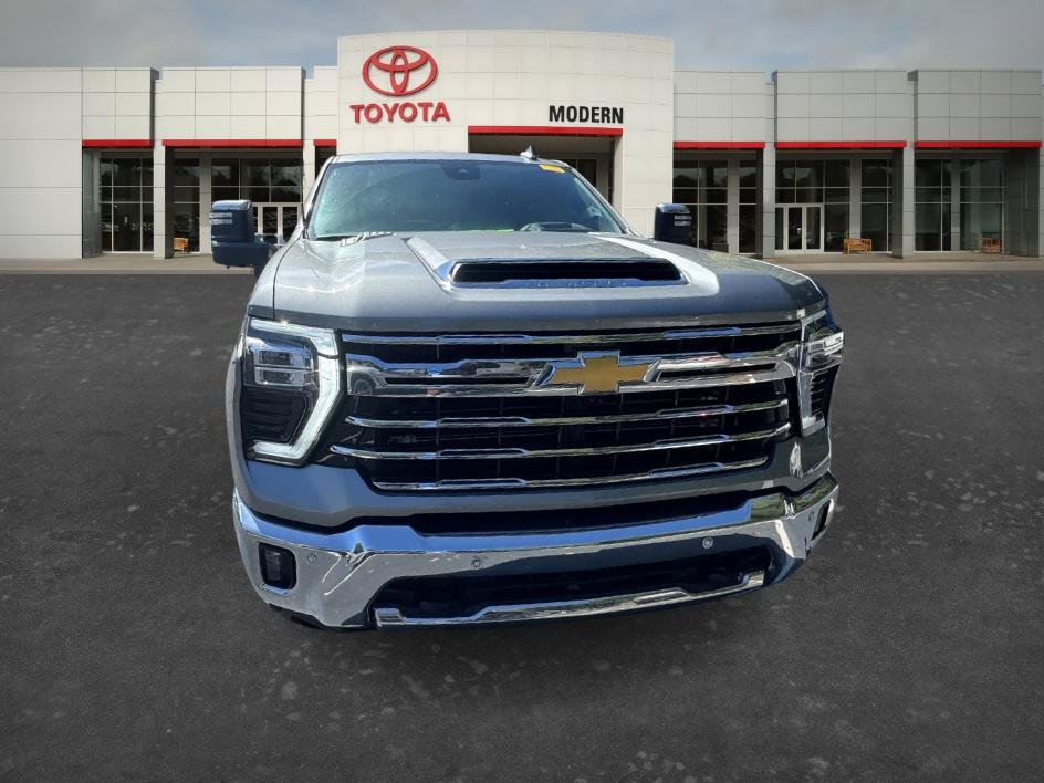 Used 2025 Chevrolet Silverado 2500 LTZ w/ LTZ Premium Package AWD/4WD image 5