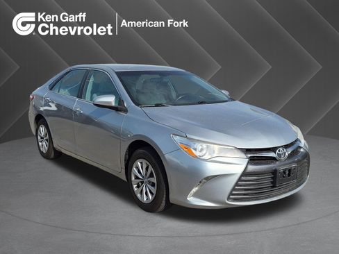 Used 2017 Toyota Camry LE FWD image 1