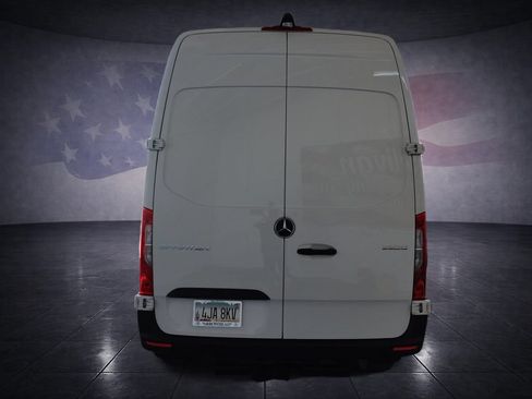 Used 2024 Mercedes-Benz Sprinter 2500 image 4