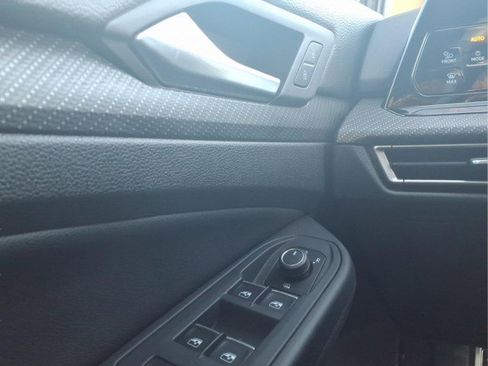 Certified 2022 Volkswagen Golf R image 22