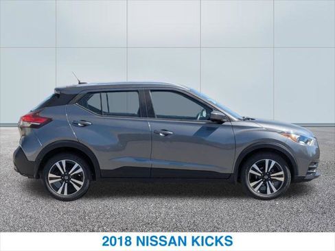 Used 2018 Nissan Kicks SV image 6