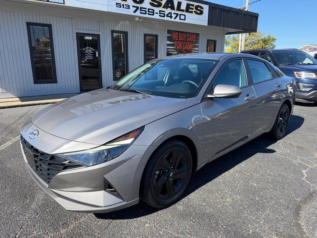 Used 2023 Hyundai Elantra SEL FWD image 2