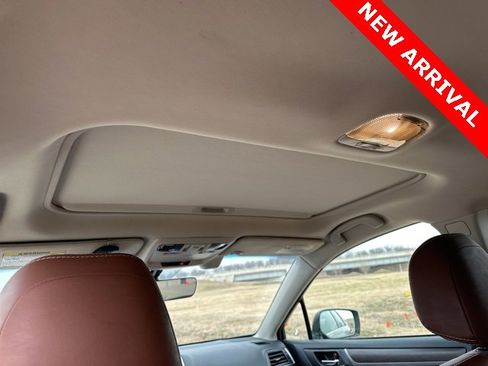 Used 2017 Subaru Outback 2.5i Touring w/ Popular Package #5A image 15