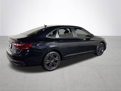 Certified 2024 Volkswagen Jetta SE image 7