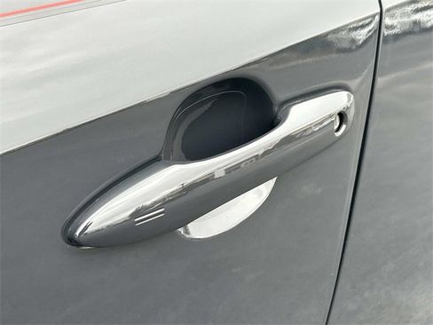 Used 2025 Toyota Corolla SE image 13